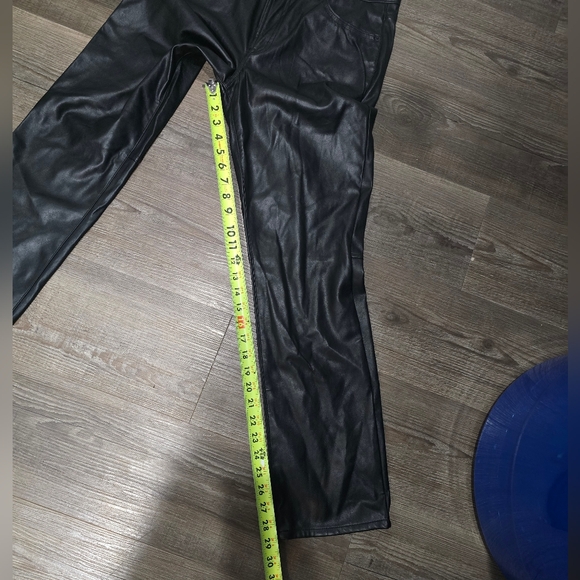 Gap black high rise vintage slim faux leather pants size 12/31R - Picture 5 of 5